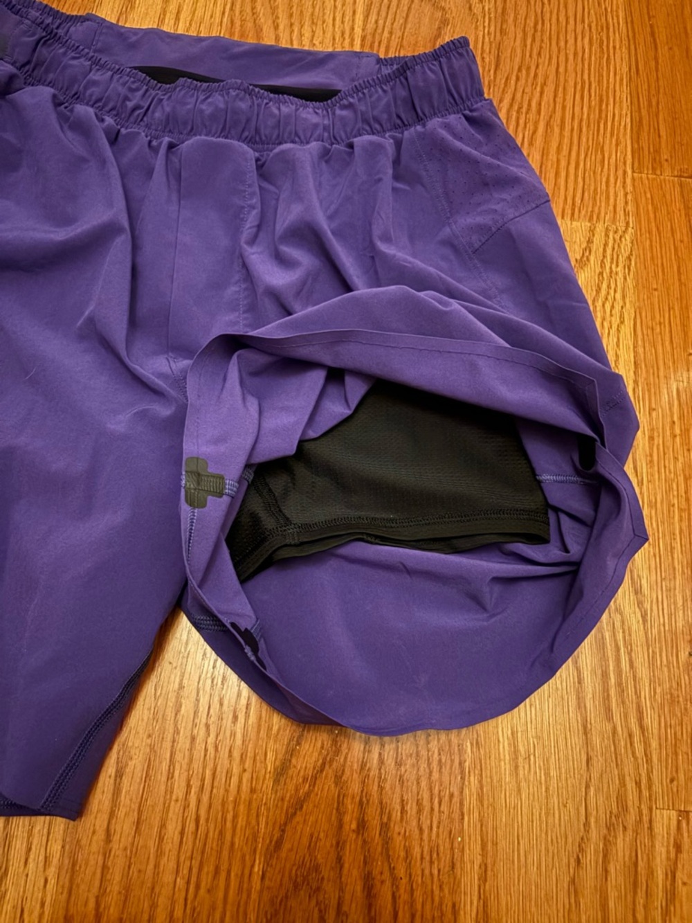 Lululemon Surge Shorts Purple - Picture 3 of 4